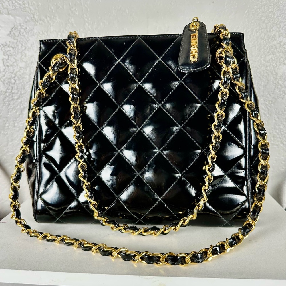 ❤️Authentic Chanel Black Quilted Leather Bag